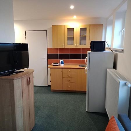 Apartman Obecni Hostinec Provodov (Hradec Kralove) Eksteriør billede