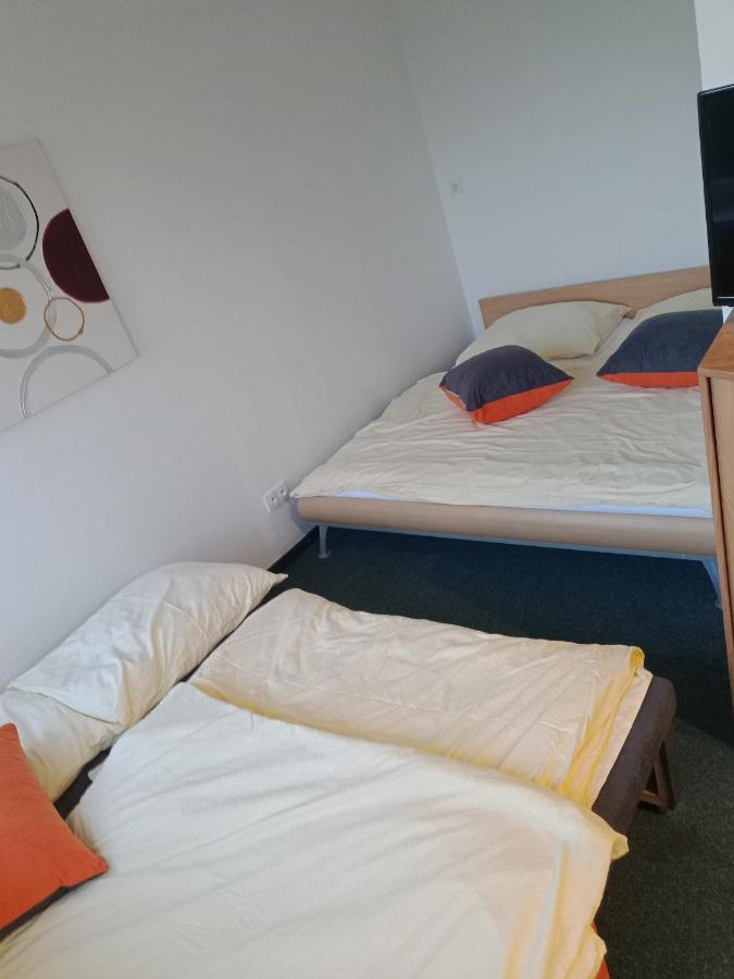 Apartman Obecni Hostinec Provodov (Hradec Kralove) Eksteriør billede
