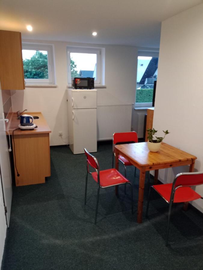 Apartman Obecni Hostinec Provodov (Hradec Kralove) Eksteriør billede
