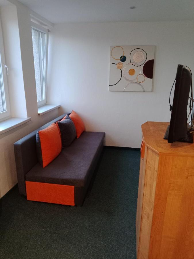 Apartman Obecni Hostinec Provodov (Hradec Kralove) Eksteriør billede