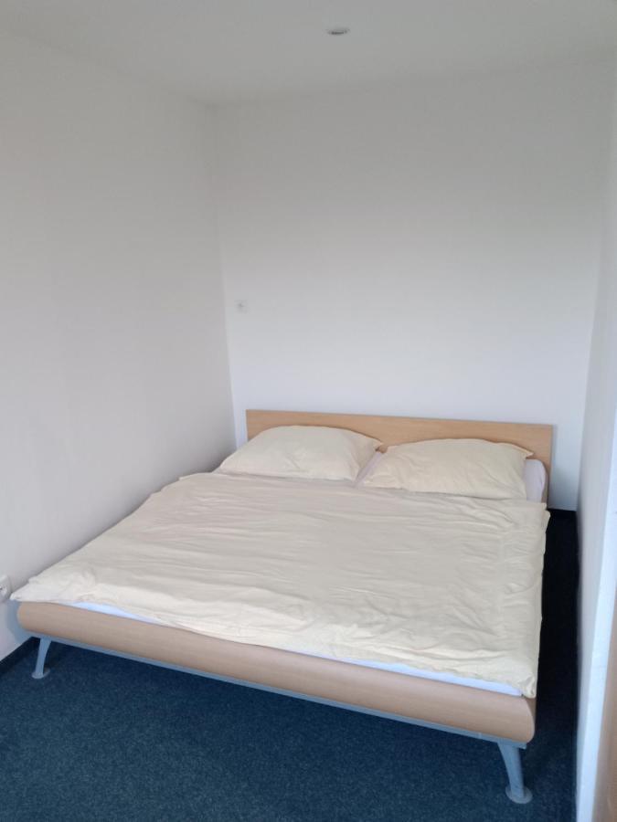 Apartman Obecni Hostinec Provodov (Hradec Kralove) Eksteriør billede
